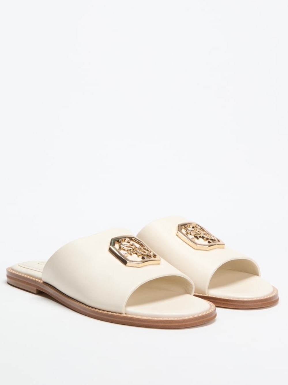 GUESS Women's Graysie Quattro G Embellished Flat Sandal Size 8.5M